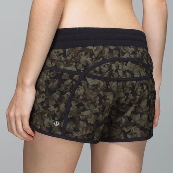 LULULEMON Tracker Short III Mystic Jungle Fatigue Green Black 4 - Picture 5 of 11